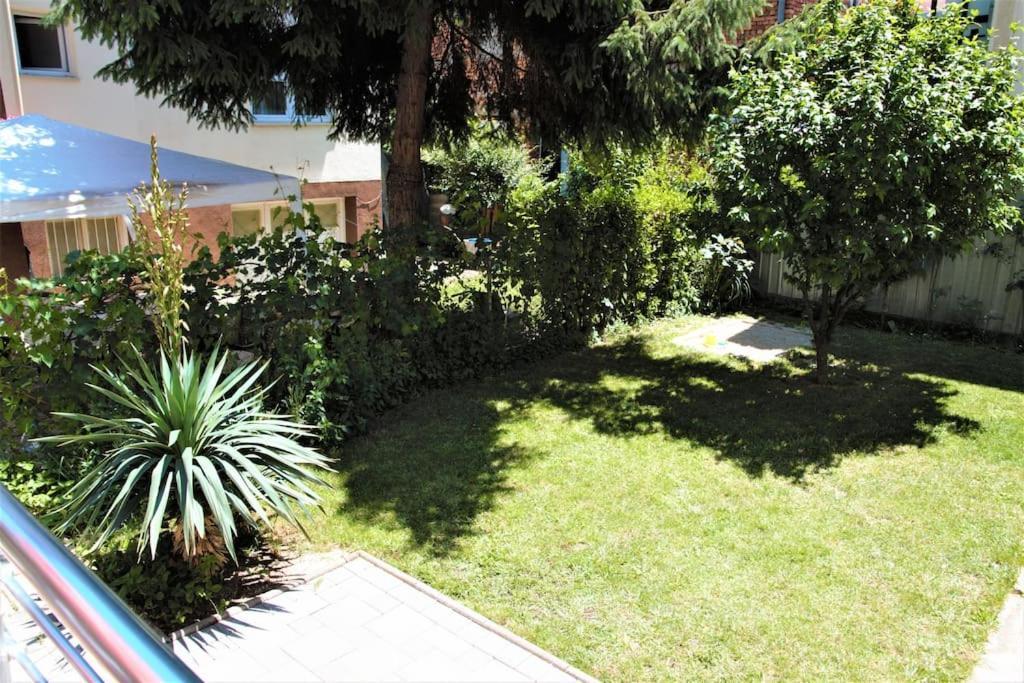 Central Modern Apt With Garden 斯特鲁加 外观 照片
